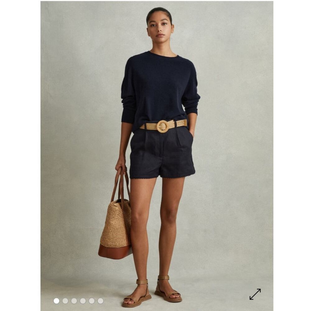 REISS Belle Linen Belted Shorts in Navy - Picture 2 of 11